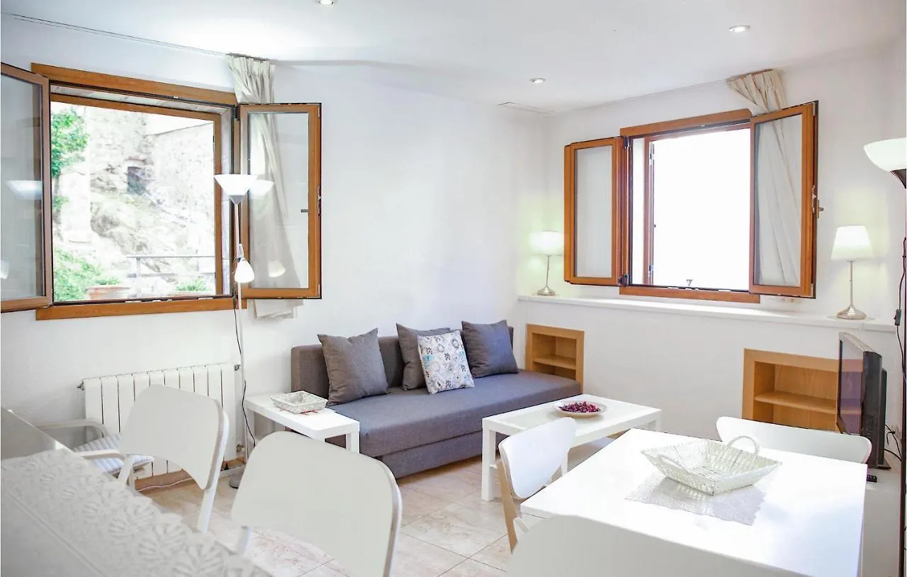 Nice Apartment In Tossa De Mar, Girona With Wifi